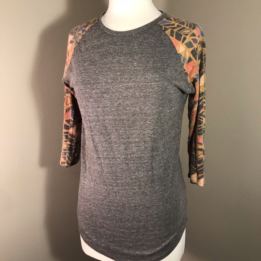 LuLaRoe Randy Tee || Heather Gray Geo Print